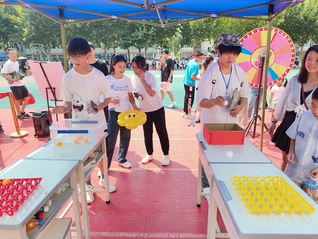 1724228811105591.jpg 我校准备了丰富多彩的迎新活动1.jpg