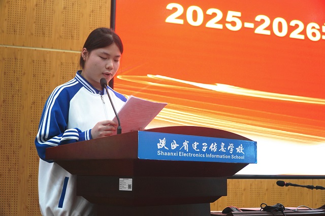 1758787417376469.jpg 学生代表王晨阳发言.jpg