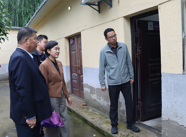 校领导及相关部门负责人排查校园汛期安全风险隐患 - 副本.png