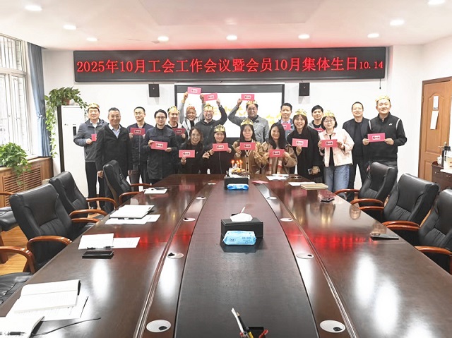 1760595901278539.jpg 图为集体生日会现场 - 副本.jpg