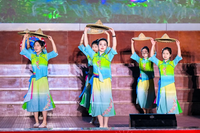 1761892521784232.jpg 民族舞《踩春》.jpg