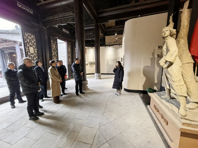 1765332612959250.jpg 我校党委理论学习中心组一行参观安吴青训班纪念馆 - 副本.jpg