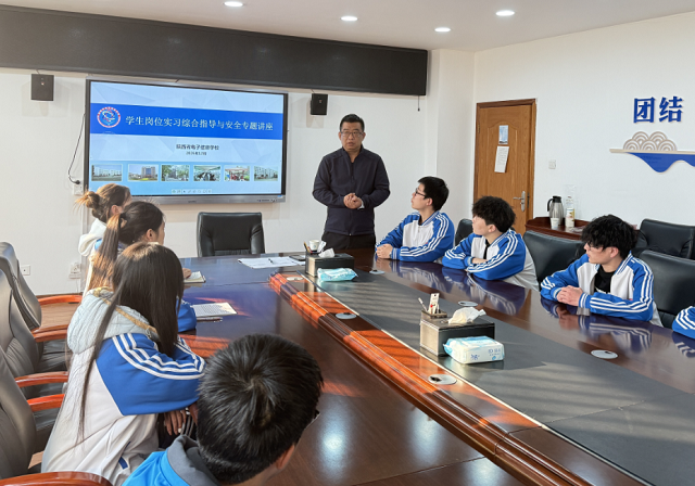 1766557305664435.png 图为讲座现场 - 副本.png