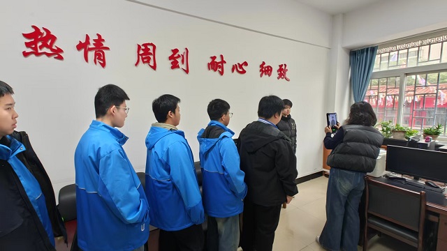 1773993532536712.jpg 图为报名现场 - 副本.jpg