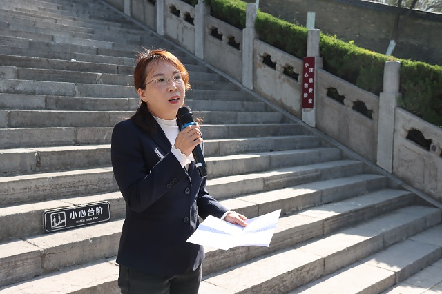 第五党支部书记马锐讲授专题党课 (2).jpg