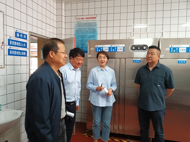 1777535691366117.jpg 校长魏萍、校长助理杨永宏率校安委会成员开展校园安全大检查.jpg