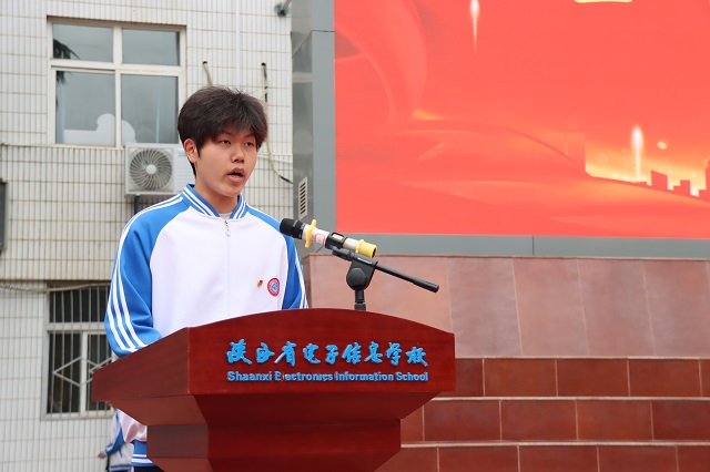 1778296127706748.jpg 学生代表数焊2431班学生董发林发言.jpg