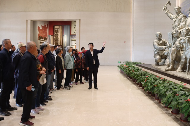 1778297290886193.jpg 全体人员参观关中革命纪念馆.jpg