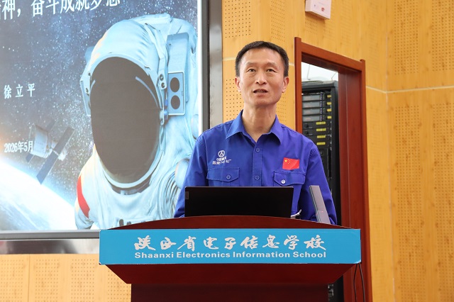 劳模代表徐立平作专题报告.jpg