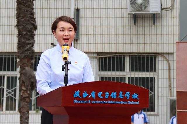 校长魏萍向成年学子致以殷切寄语.jpg