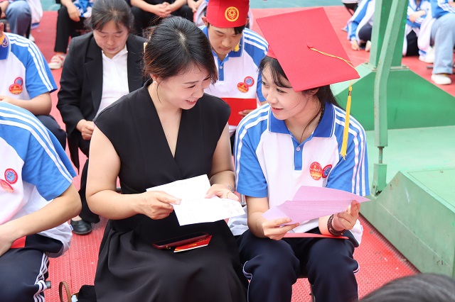 学生与父母互换书信.jpg