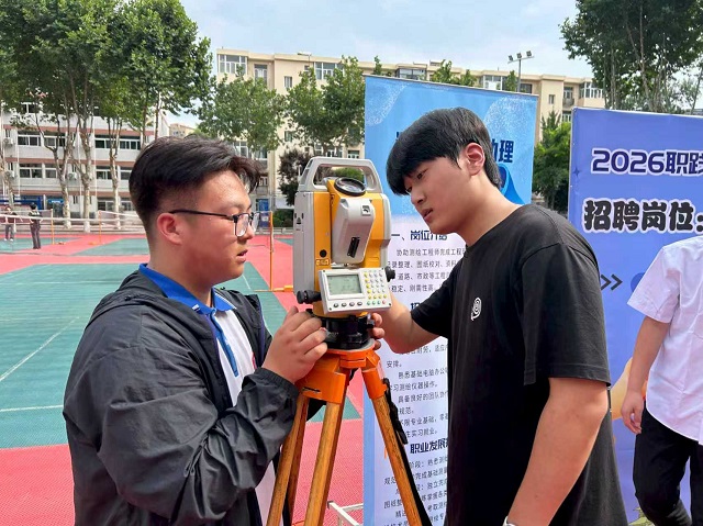 1782890523324817.jpg 以践求真,明晰职业发展方向.jpg