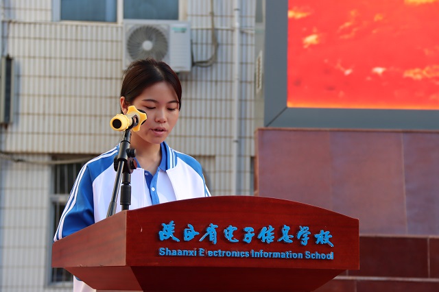 数媒26651班丁梓轩代表新生发言.jpg