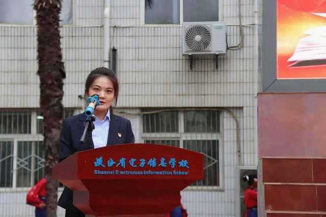 教师代表臧珈婧发言.jpg